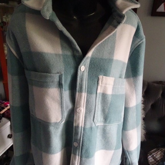 BDG BLUE AND WHITE PLAID POLYESTER ACRYLIC HEAVY SHACKET - Picture 1 of 1